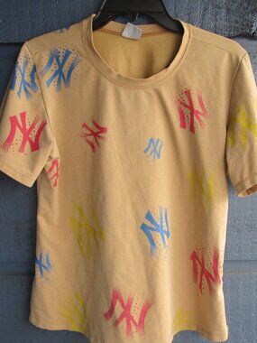 MLB Baseball brown s t shirt preowned used condition